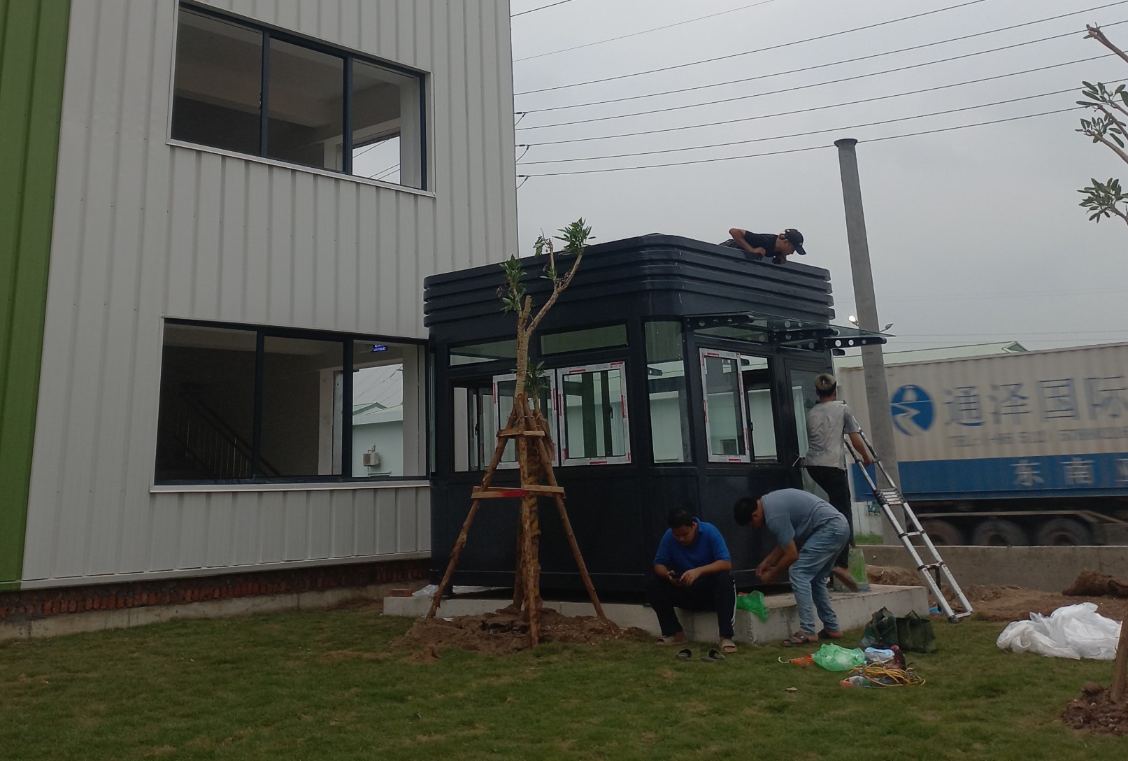 Thi công lắp đặt nhà bảo vệ Vinacabin VS3.0x3.0